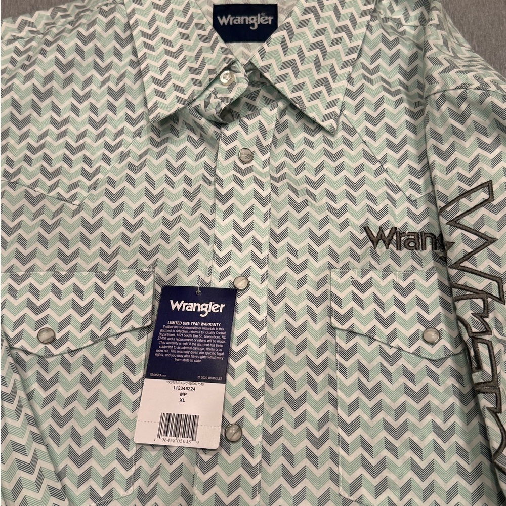 Wrangler Men's Mint and Gray Chevron Casual Shirt